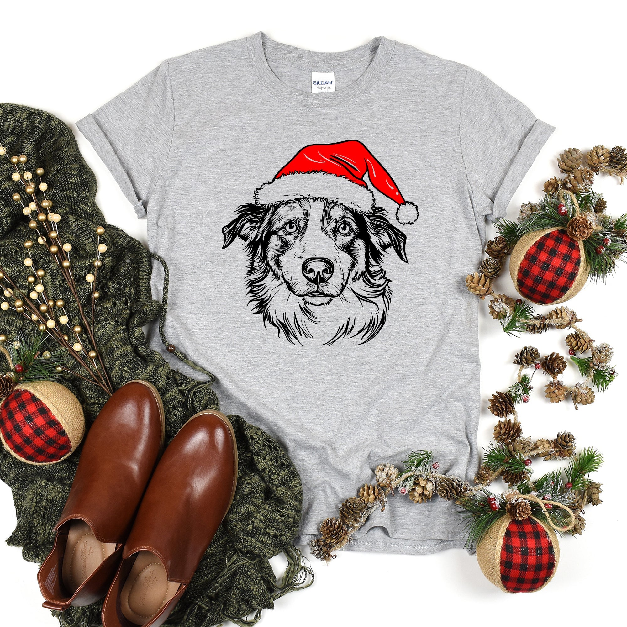 Australian Shepherd Santa Claus Christmas Dog Lover Portrait Holiday Comfort Colors Tee