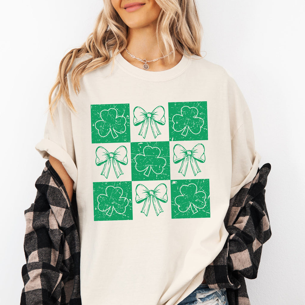 Checkered Retro Ribbon Bows St Patrick's Day Shamrock Clover Leprechaun Lucky Comfort Colors Tee