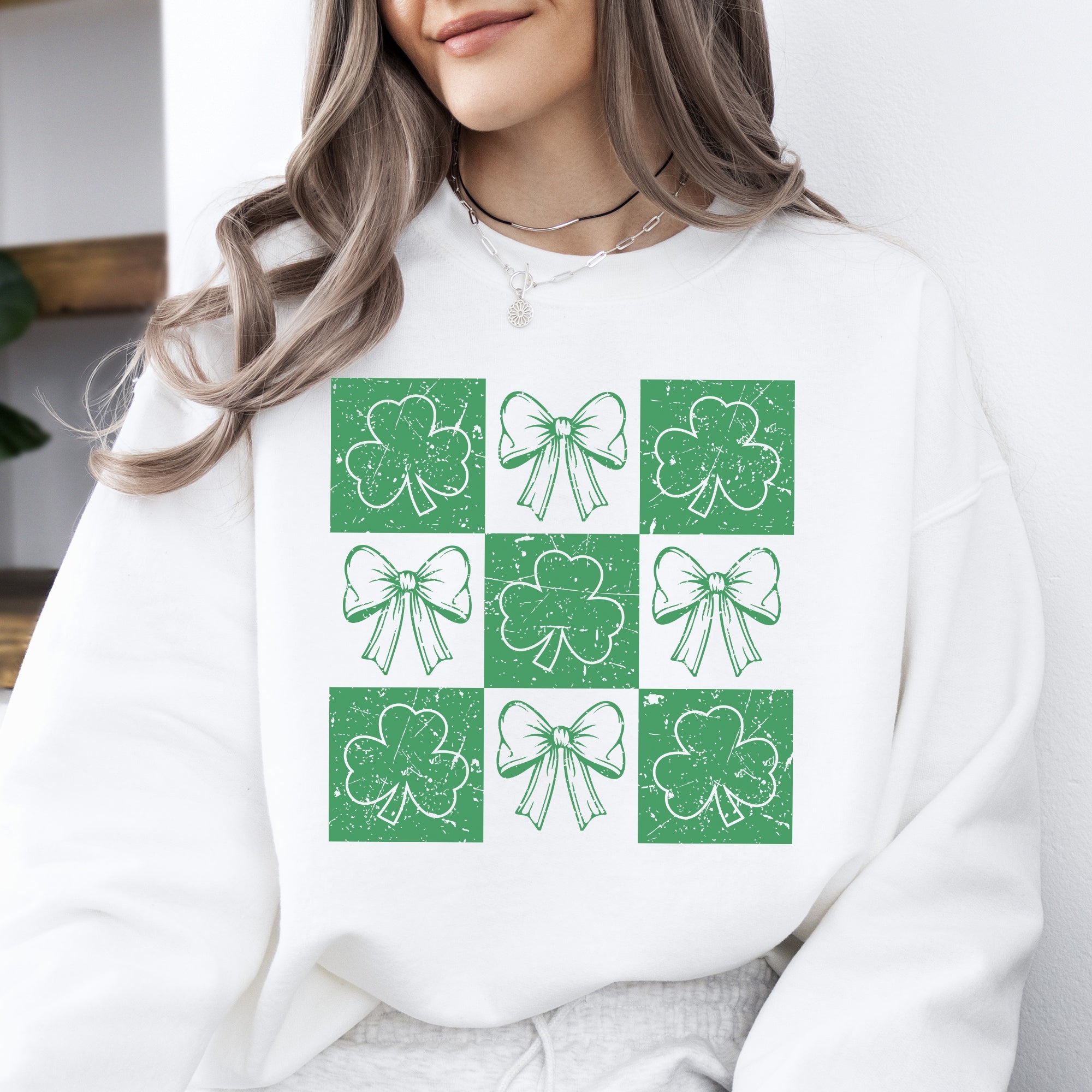 Checkered Retro Ribbon Bows St Patrick's Day Shamrock Clover Lucky Leprechaun Sweatshirt