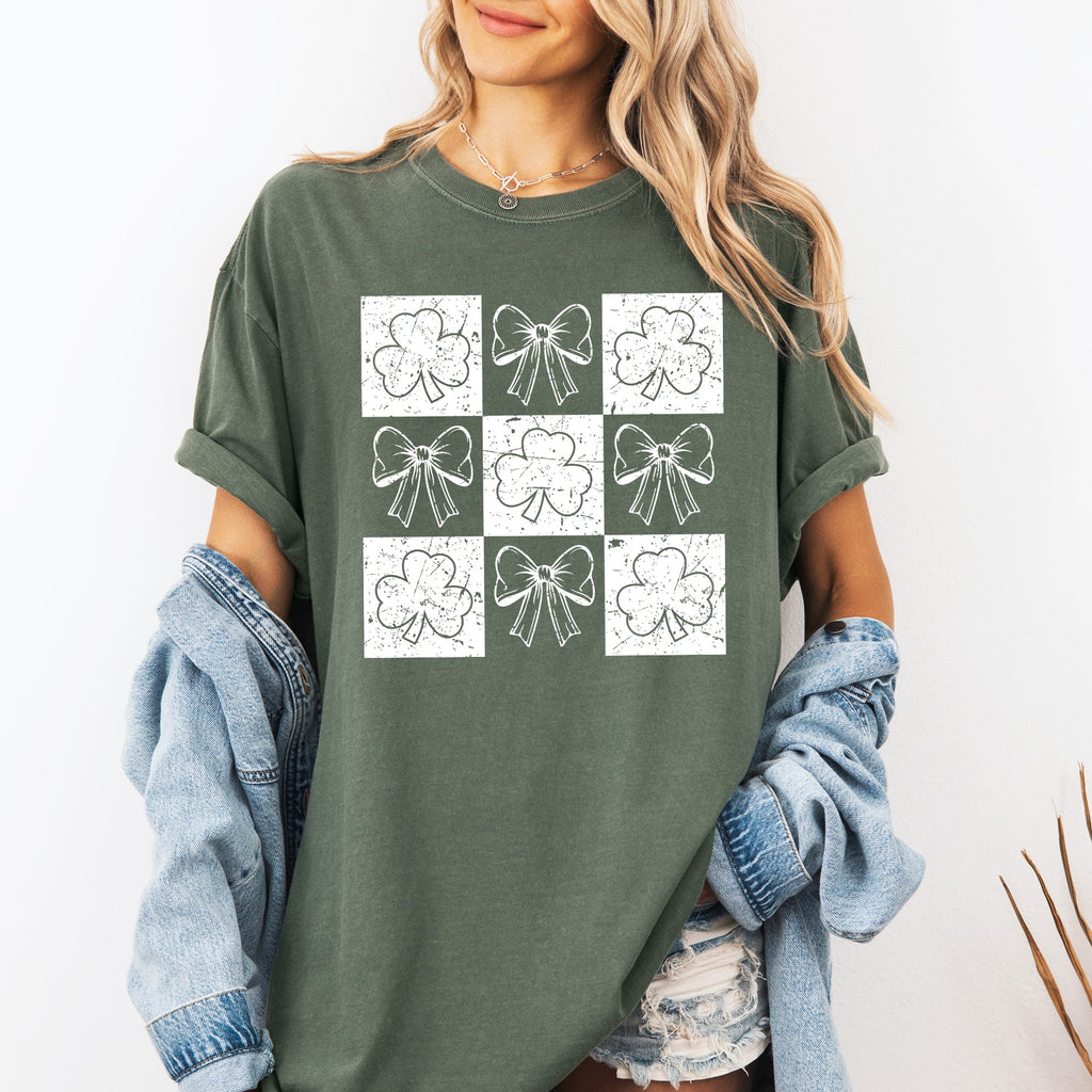 Checkered Retro Ribbon Bows St Patrick's Day Shamrock Clover Leprechaun Lucky Comfort Colors Tee