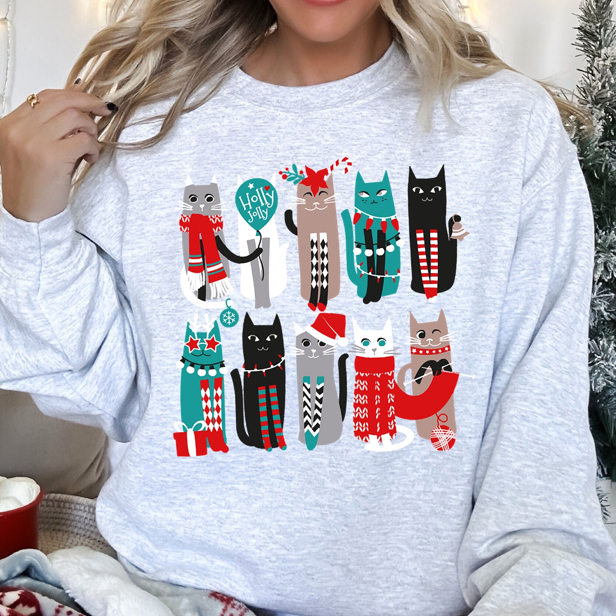 Christmas Cats Festive Feline Artwork For Cat Lovers With Cozy Holiday Spirit Sweatshirt