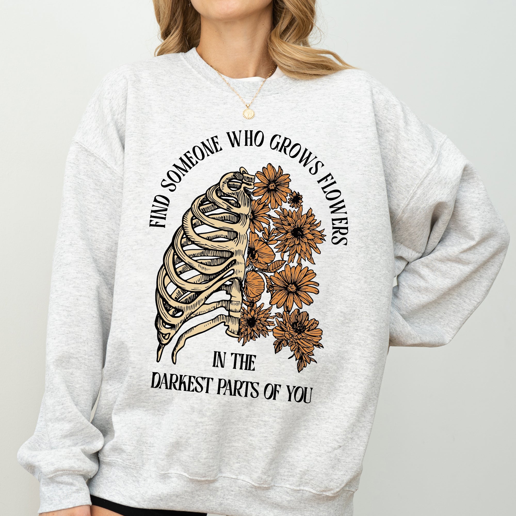 Find Someone Who Grows Flowers Skeleton Cowgirl Floral Western Skeleton Art Design Sweatshirt