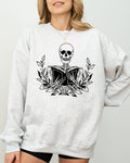 Reading Skeleton Book Lover Retro Literary Cozy Bookish Gothic Illustration Graphic Sweatshirt