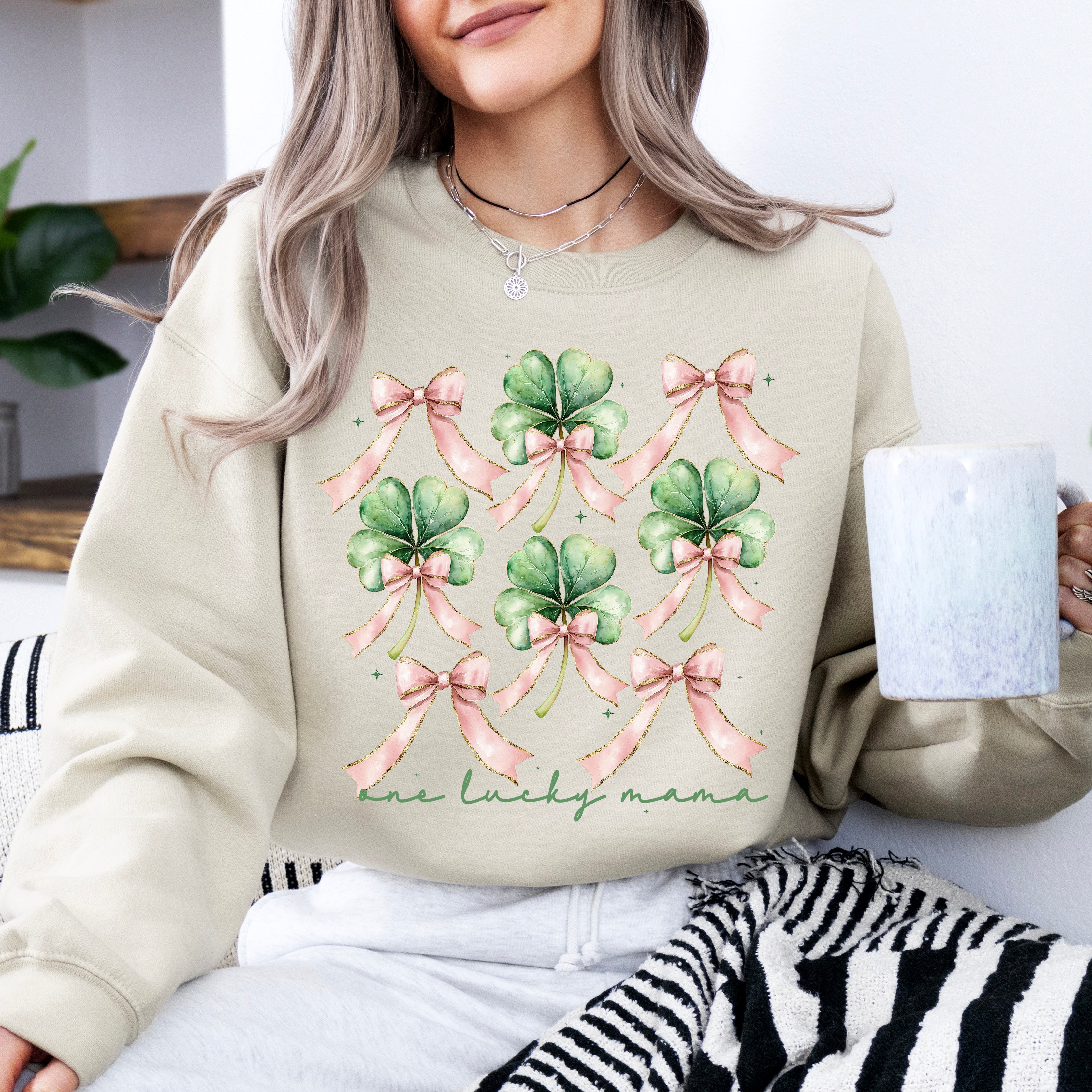 One Lucky Mama St Patrick's Day Coquette Bow Clover Shamrock Lucky Irish Lucky Charm Sweatshirt