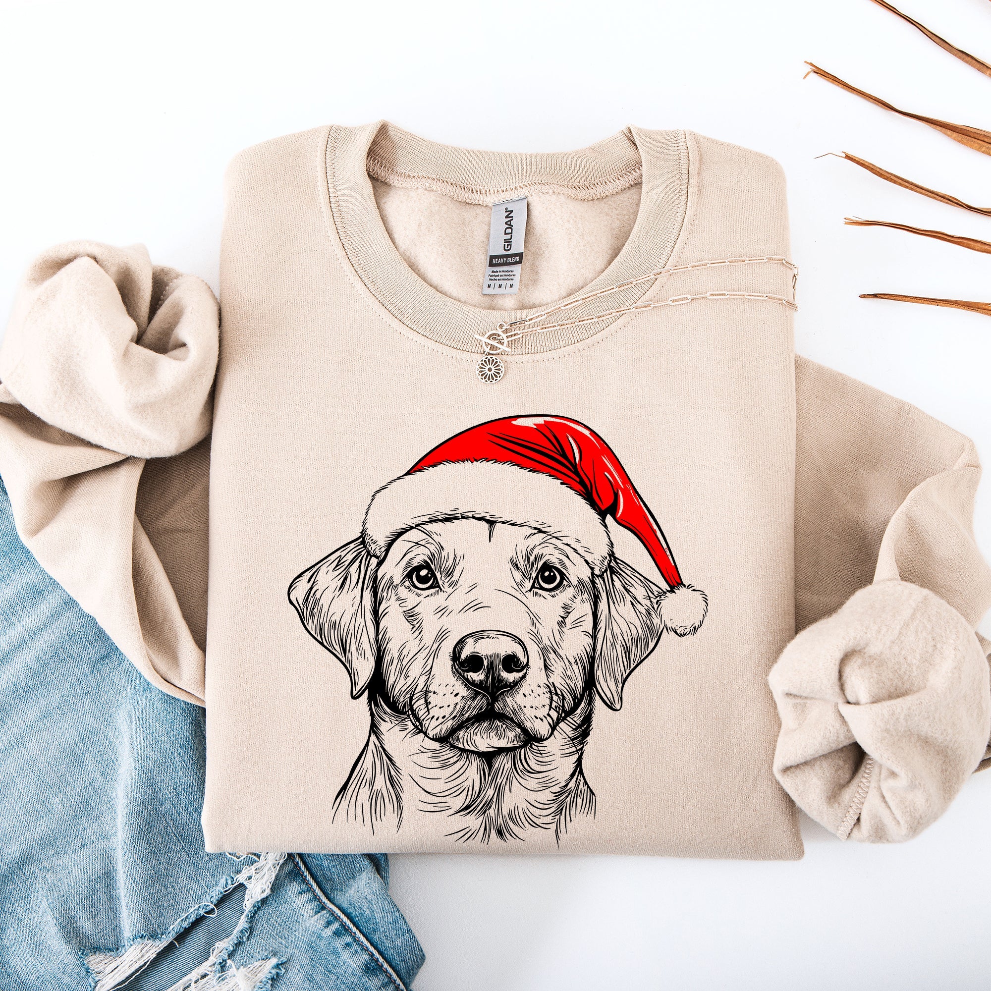 Labrador Retriever Santa Hat Christmas Scene For Dog Lovers And Family Sweatshirt