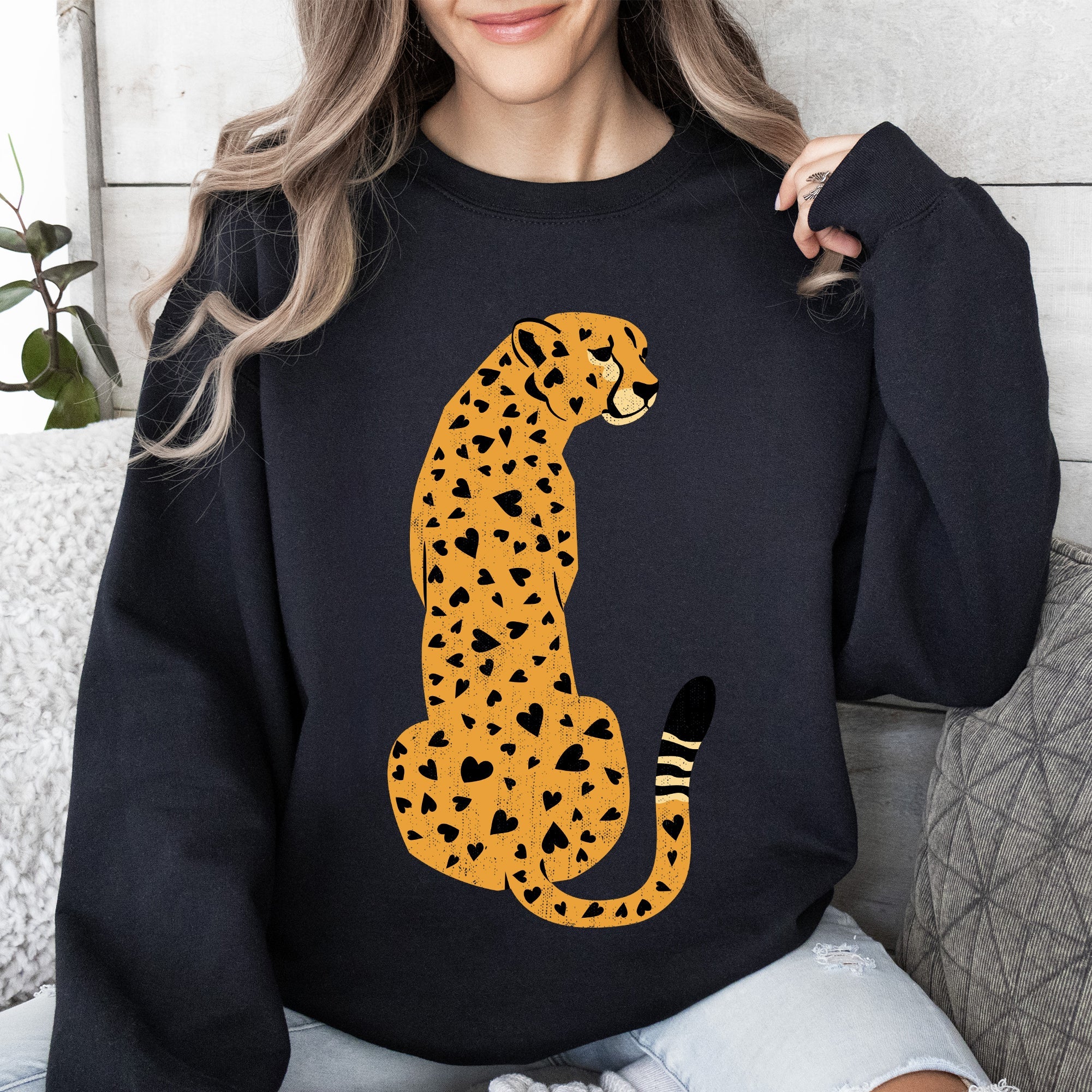Leopard Heart Spots Valentine's Day Leopard Print Love Pattern Cozy Vintage Style Sweatshirt
