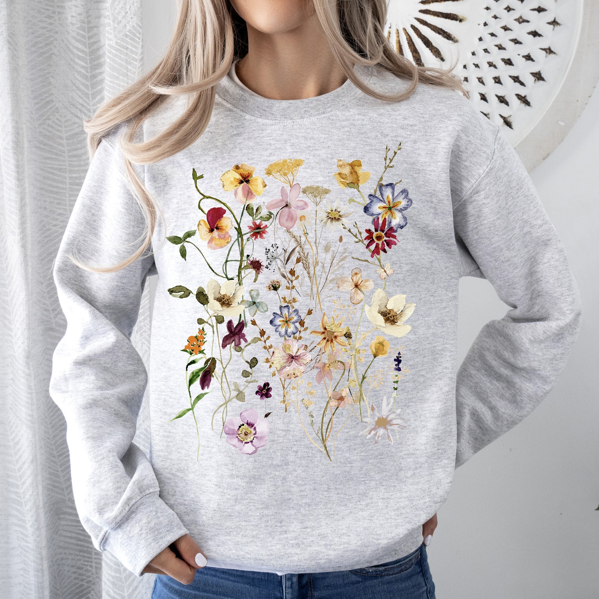 Clover Meadow Pressed Flower Botanical Print Nature Inspired Garden Floral Pattern Sweatshirt