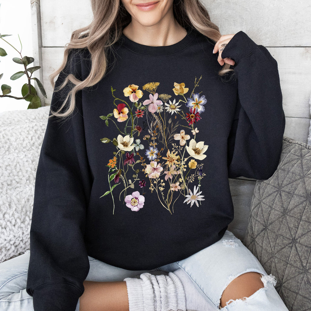 Clover Meadow Pressed Flower Botanical Print Nature Inspired Garden Floral Pattern Sweatshirt
