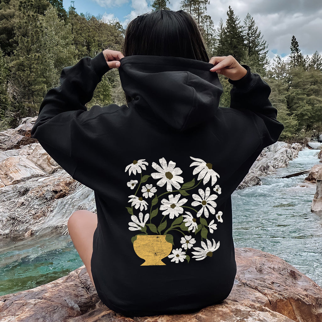 Daisies Retro Floral Design Cozy Garden Print On Soft Fleece With Vintage Vibe And Timeless Charm Hoodie