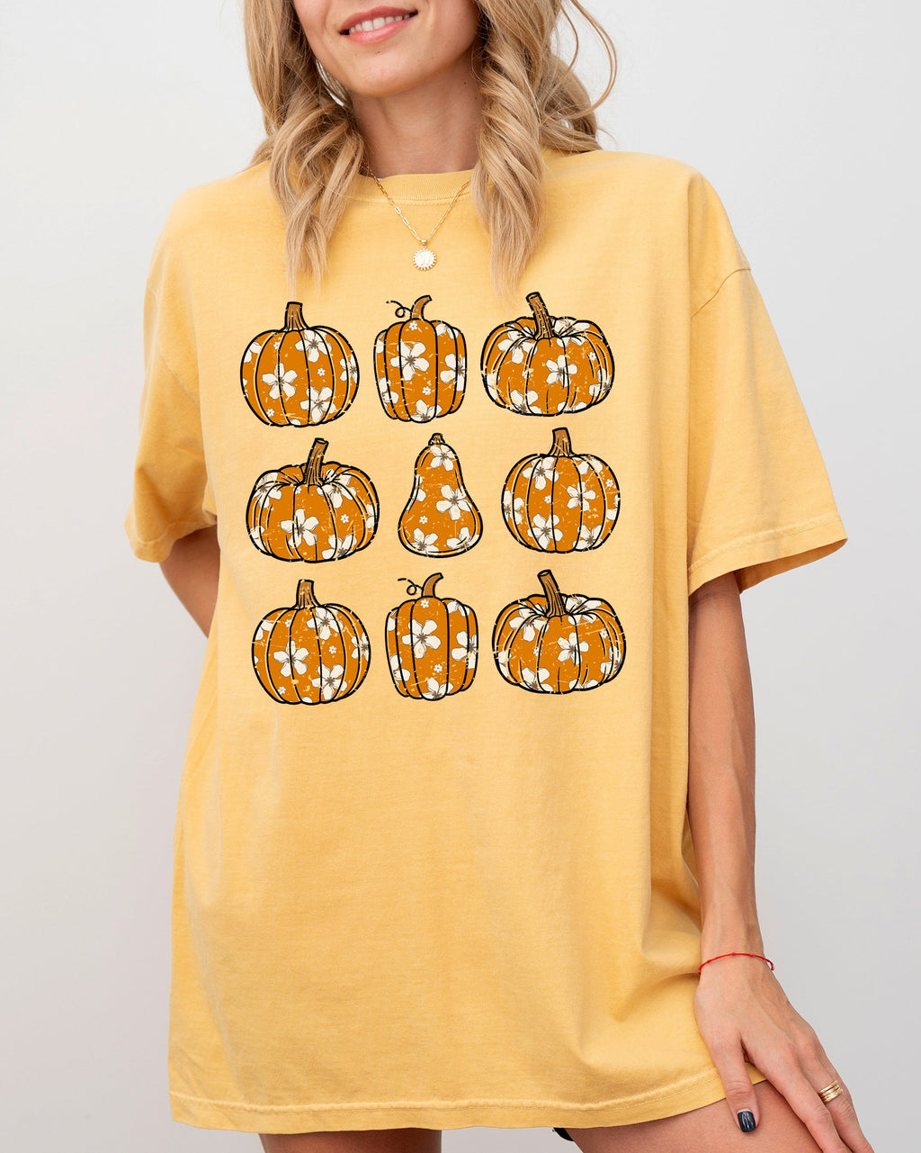 Retro Floral Pumpkins Halloween Jack-O-Lantern Fall Autumn Vibes Comfort Colors Tee