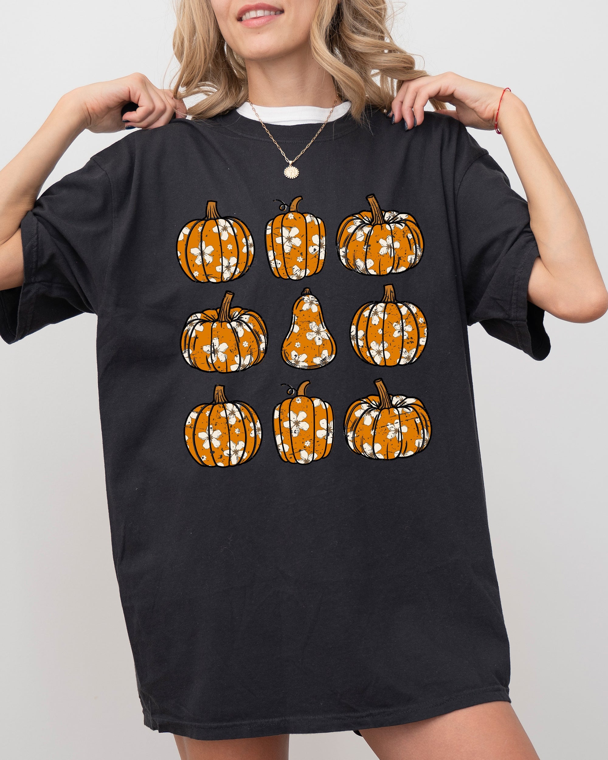 Retro Floral Pumpkins Halloween Jack-O-Lantern Fall Autumn Vibes Comfort Colors Tee