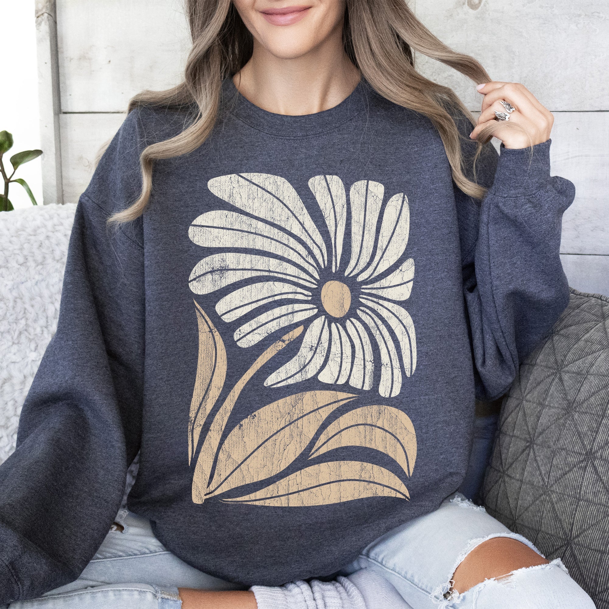 Cozy Soft Retro Flower Bold Floral Boho Print Fleece Lined Weekend Wear Sweatshirt