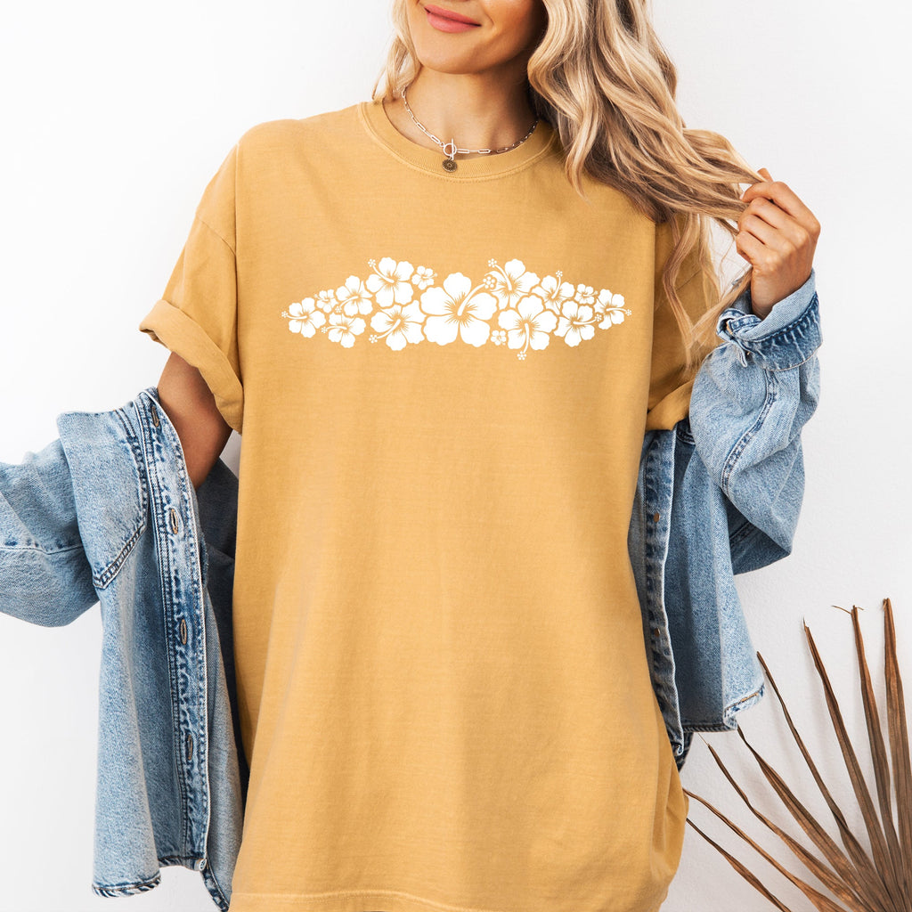 Retro Hibiscus Minimalist Beach Summer Flowers Tropical Coastal Vibe Comfort Colors Tee