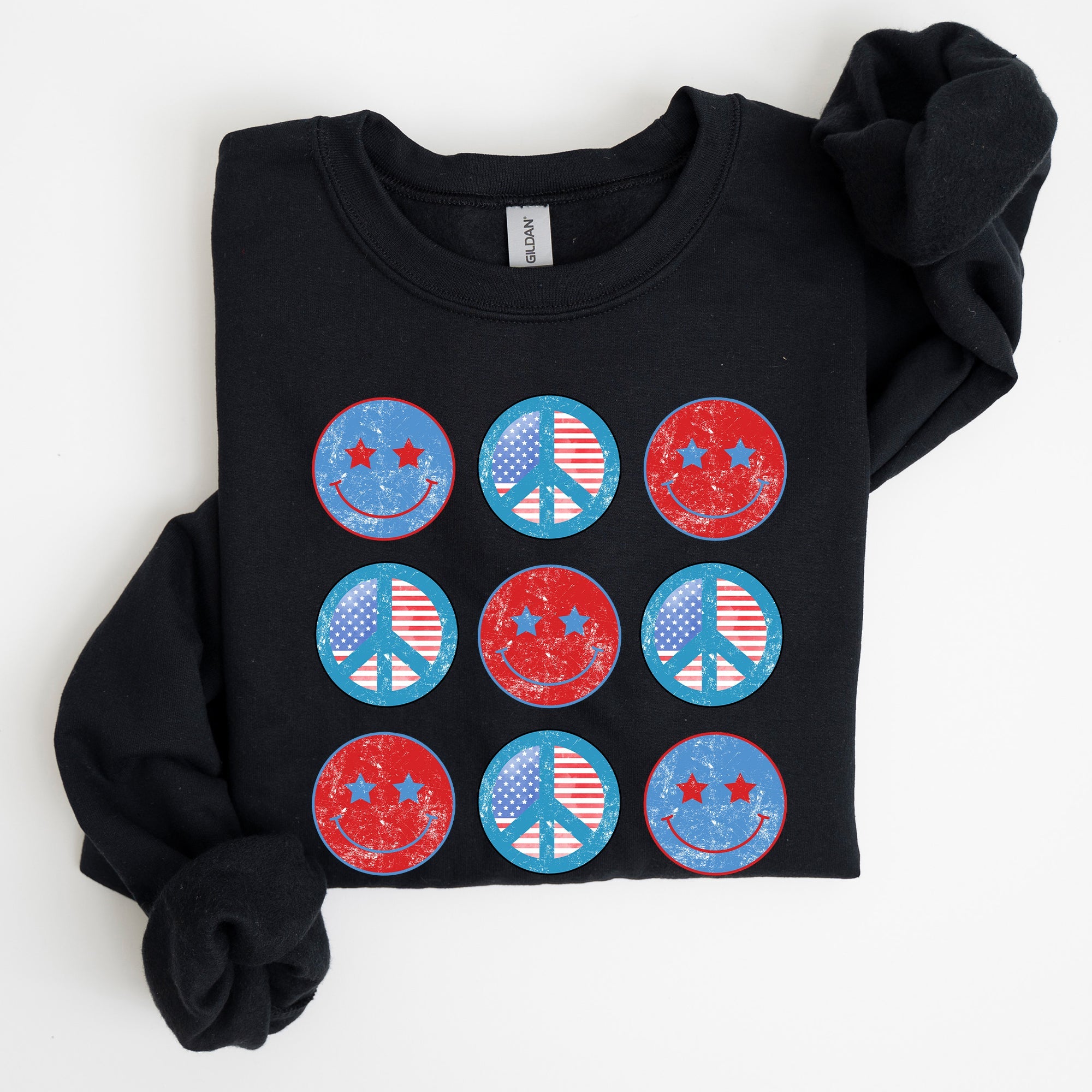 Retro Patriotic Smiley Flag America Peace Vintage Emblem Print USA Patriotism Design Sweatshirt