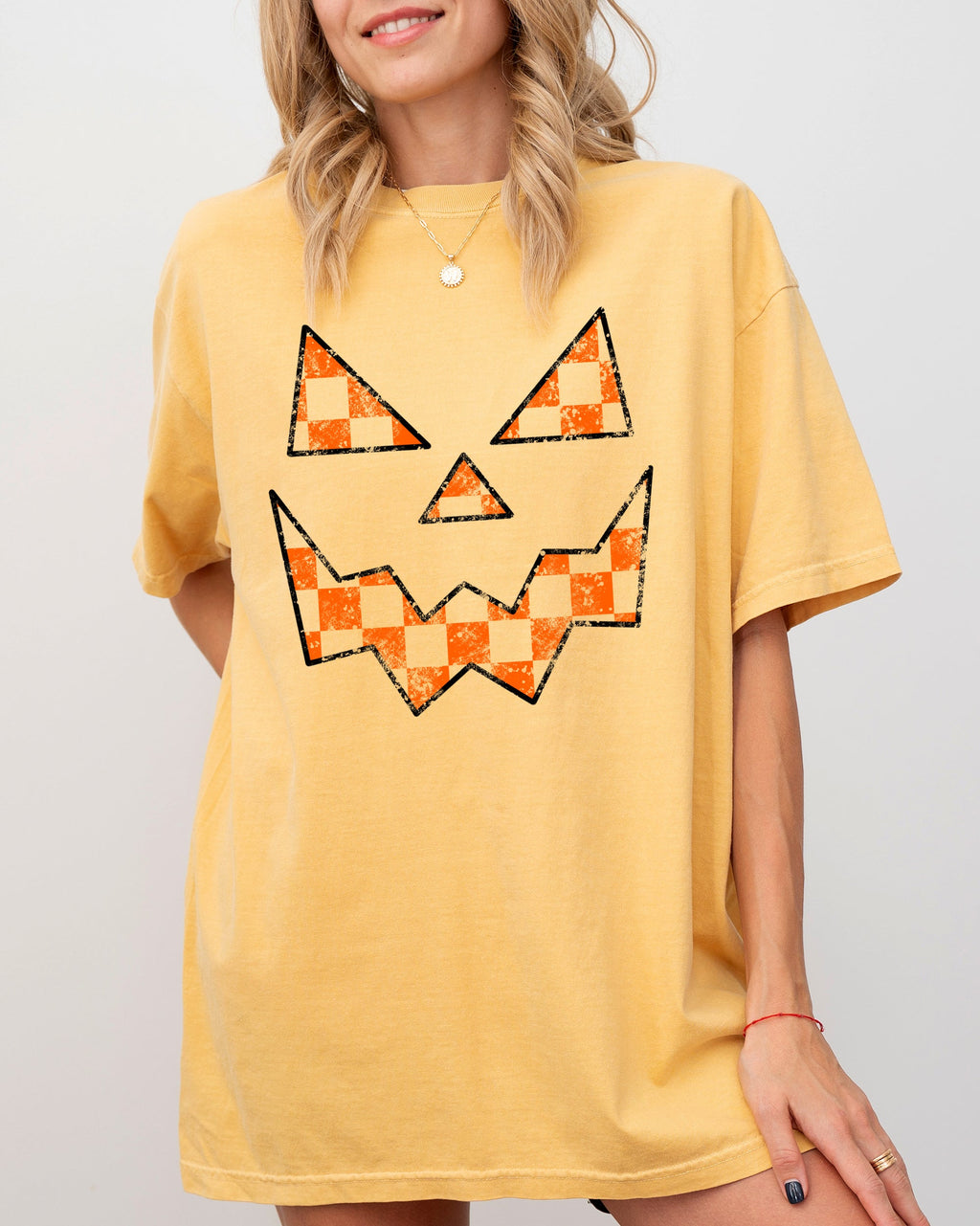 Spooky Jack-O-Lantern Retro Halloween Checkered Pumpkin Scene Comfort Colors Tee