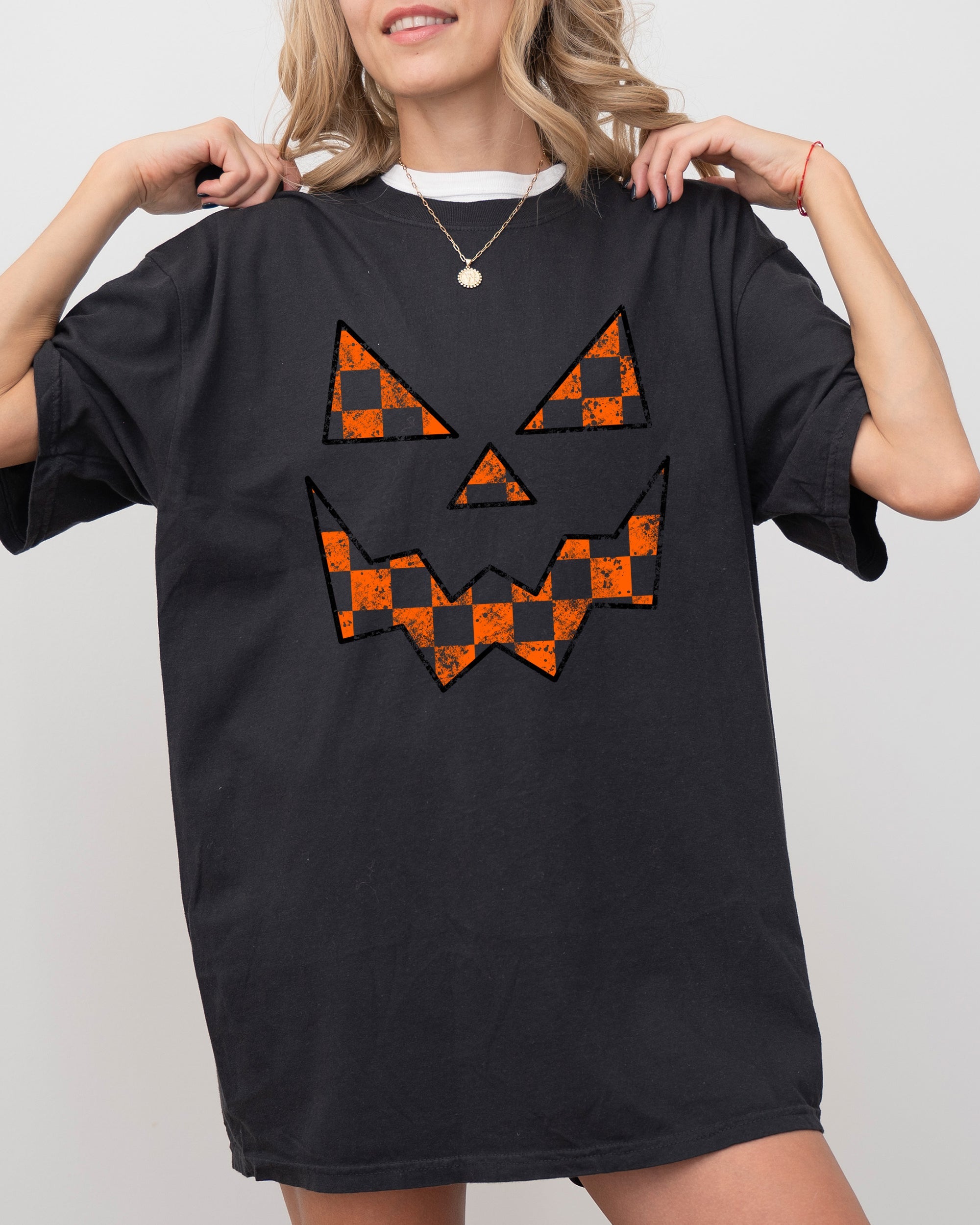 Spooky Jack-O-Lantern Retro Halloween Checkered Pumpkin Scene Comfort Colors Tee