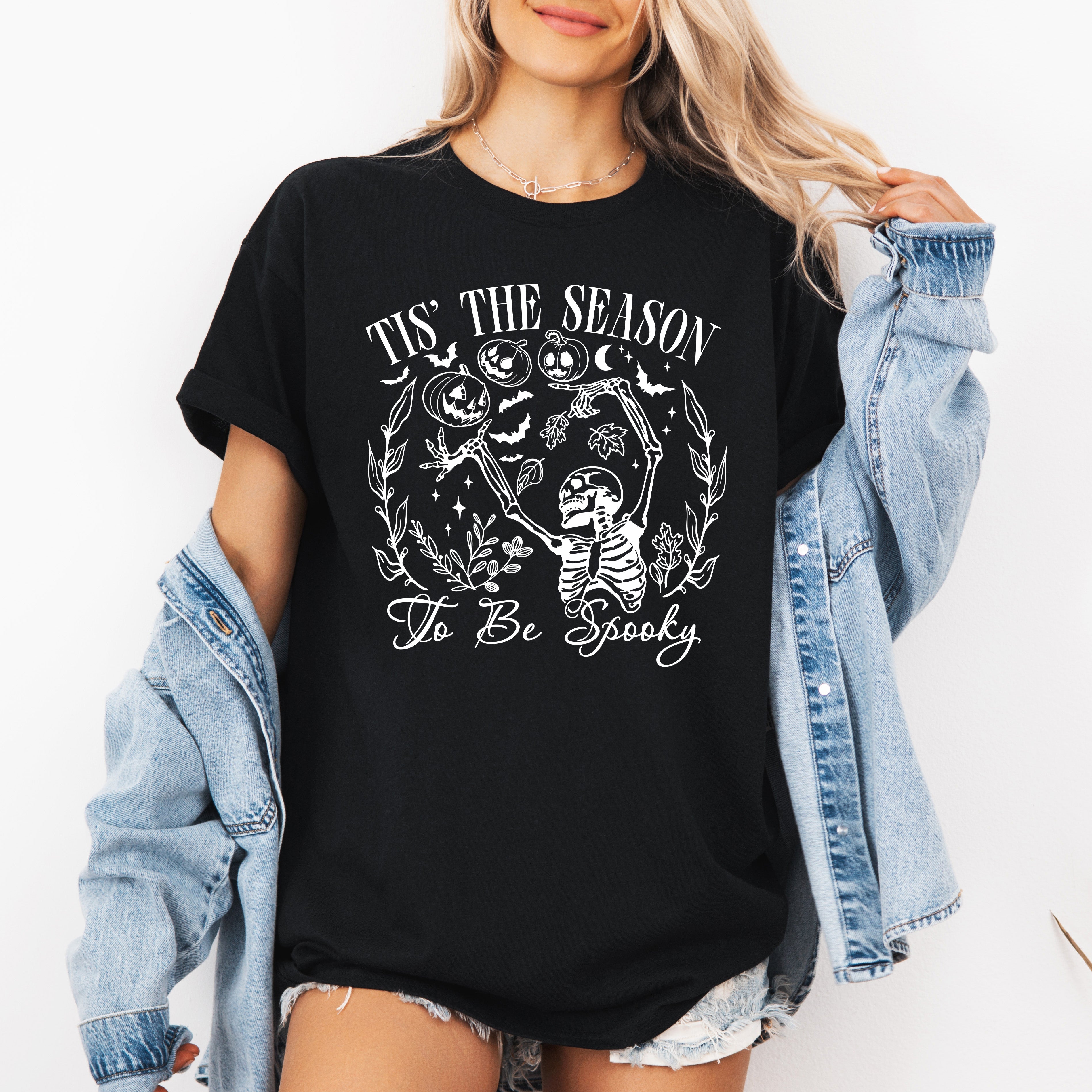 Tis The Season To Be Spooky Skeleton Halloween Retro Vintage Distressed Print Graphic Tee