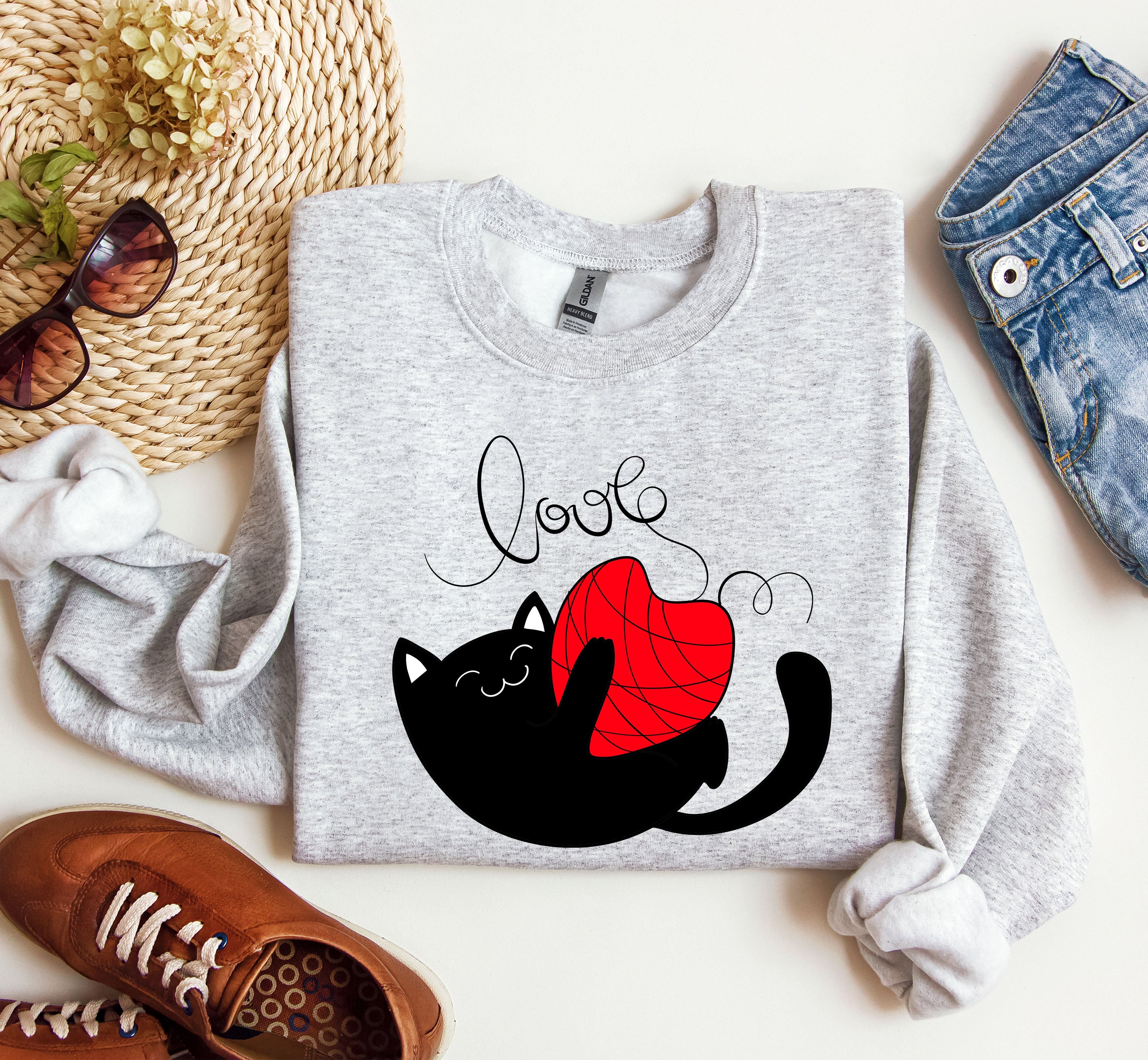 Retro Cat Love Vintage Valentine's Day Cat Lover Edition Cozy Fall Seasonal Sweatshirt