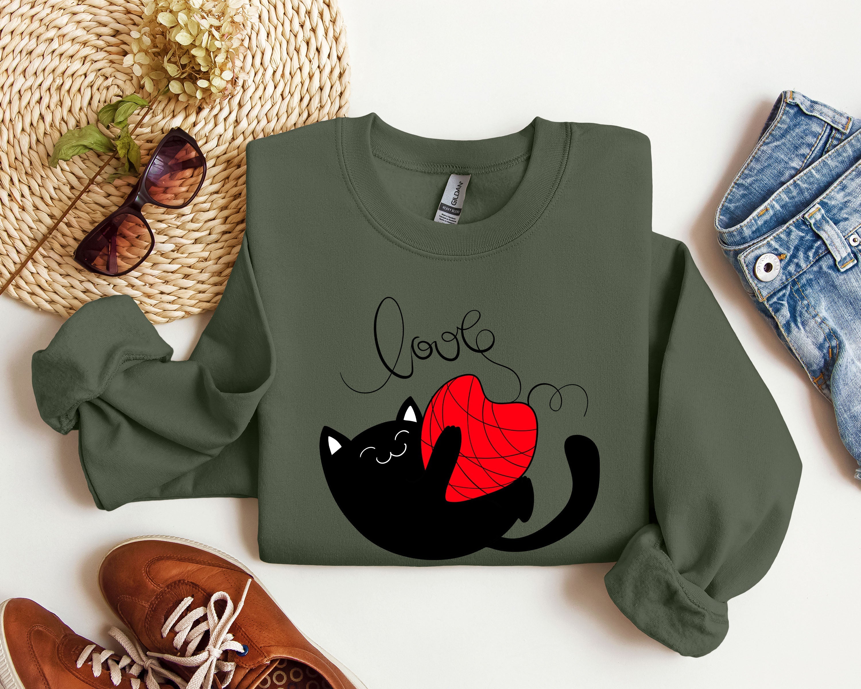 Retro Cat Love Vintage Valentine's Day Cat Lover Edition Cozy Fall Seasonal Sweatshirt