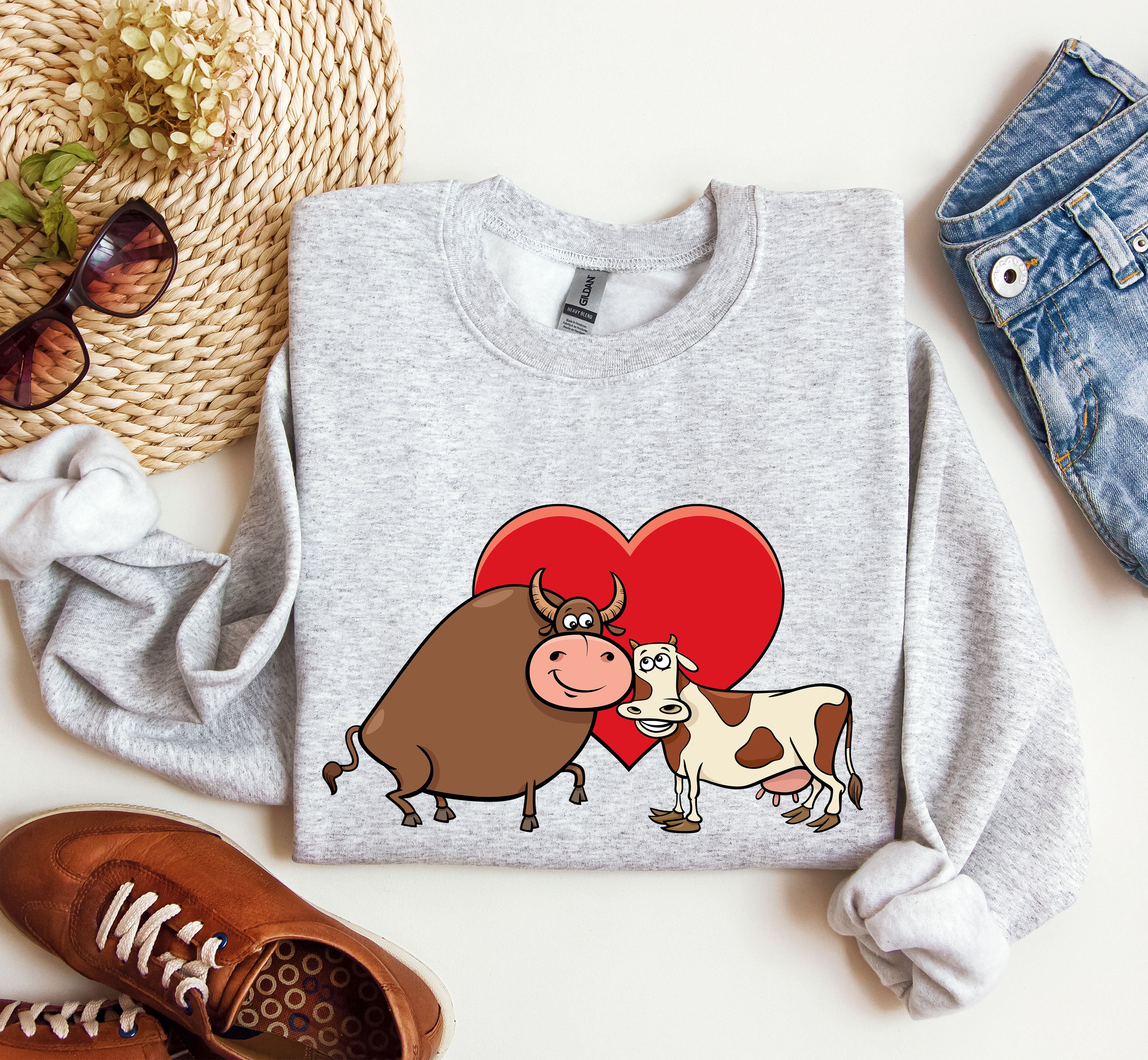Retro Cow Lovers Vintage Valentine's Day Theme For Cow Enthusiasts And Humor Fans Sweatshirt