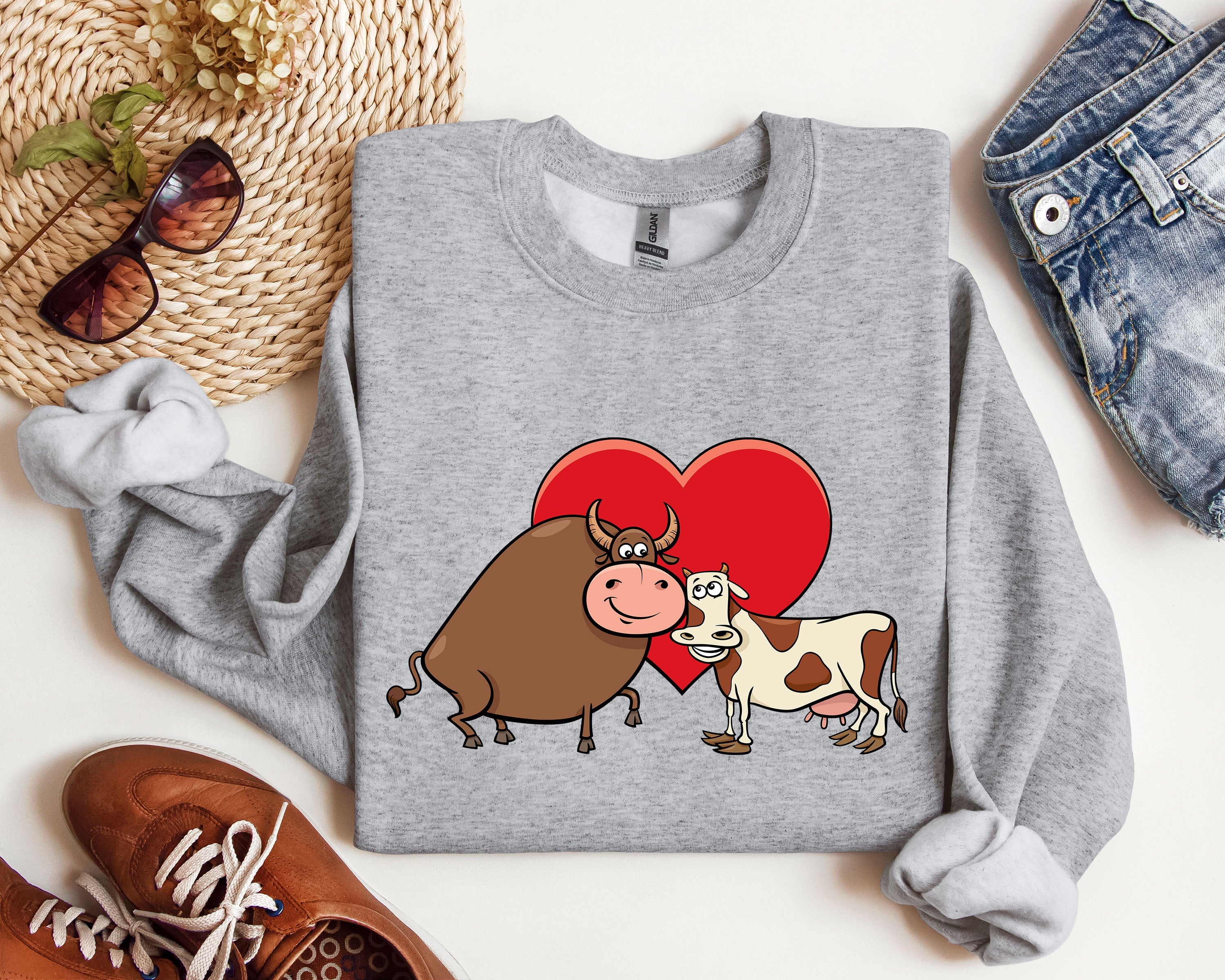 Retro Cow Lovers Vintage Valentine's Day Theme For Cow Enthusiasts And Humor Fans Sweatshirt
