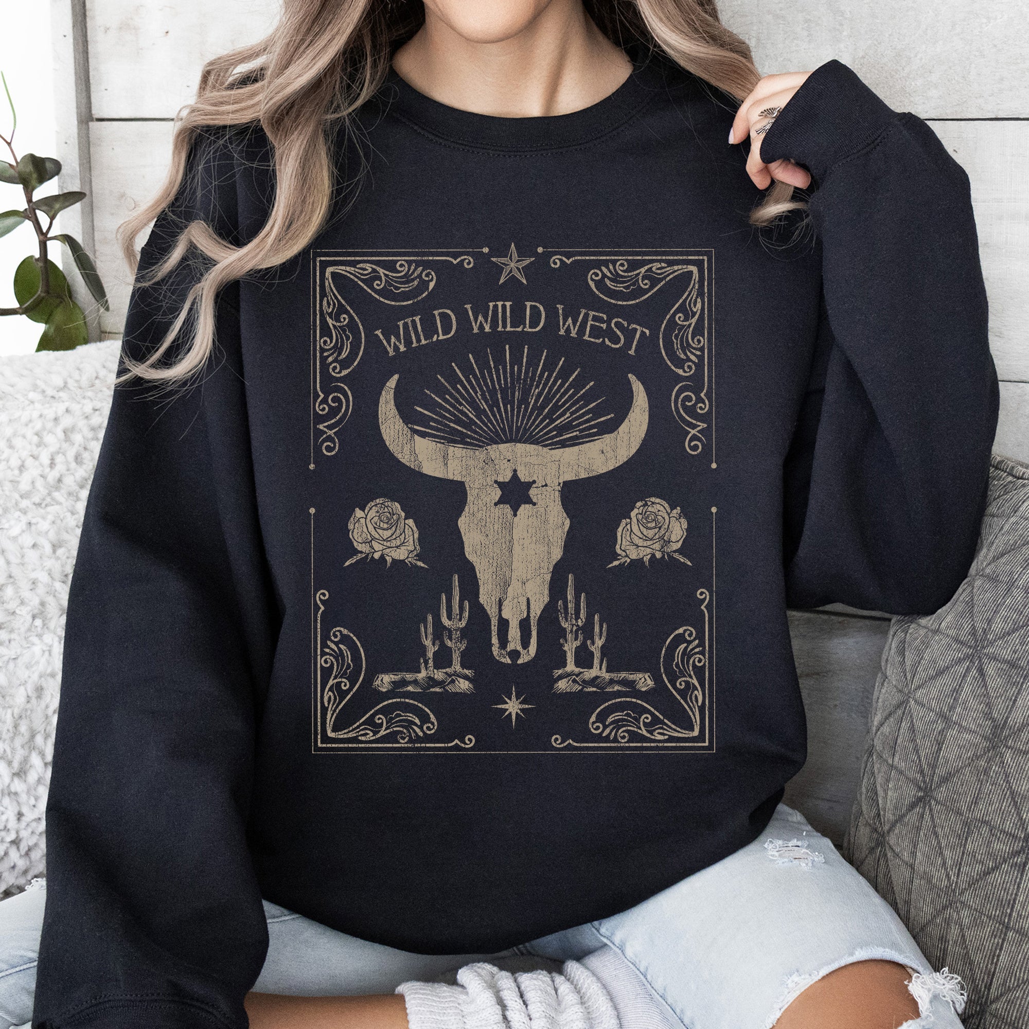 Wild Wild West Skull Cattle Cowboy Cowgirl Western Frontier Legend Saloon Style Sweatshirt