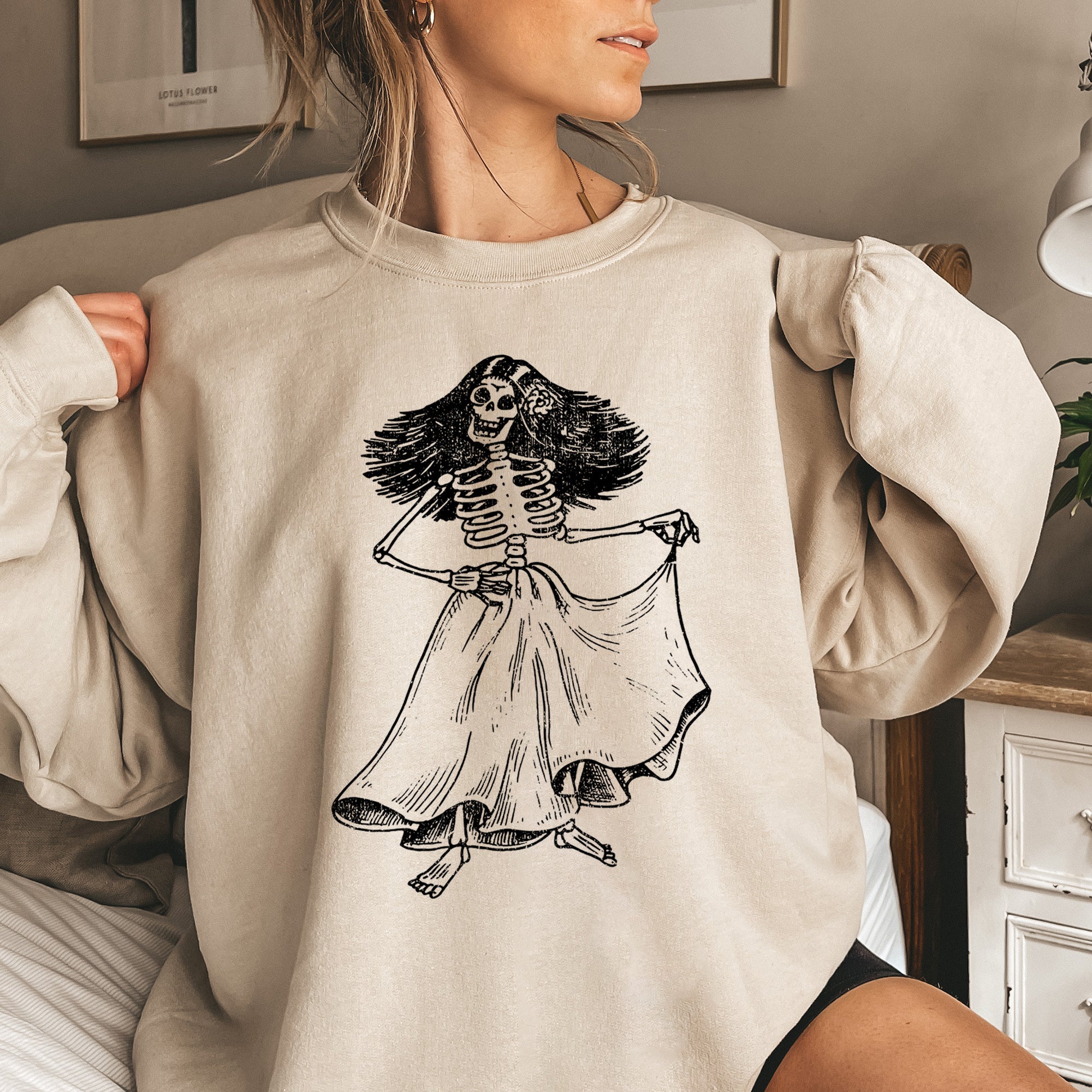 Day Of The Dead Lady Halloween Sugar Skull Floral Celebration Art Design Sweatshirt