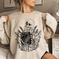 Reading Skeleton Vintage Halloween For Spooky Season Fans And Halloween Lovers Sweatshirt