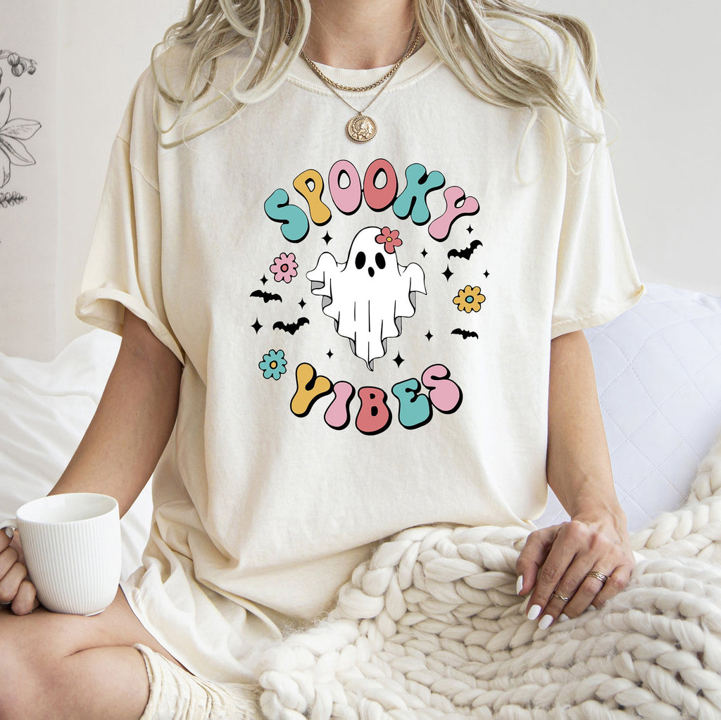 Spooky Vibes Ghost Retro Halloween Night Spirit Edition Deluxe Comfort Colors Tee