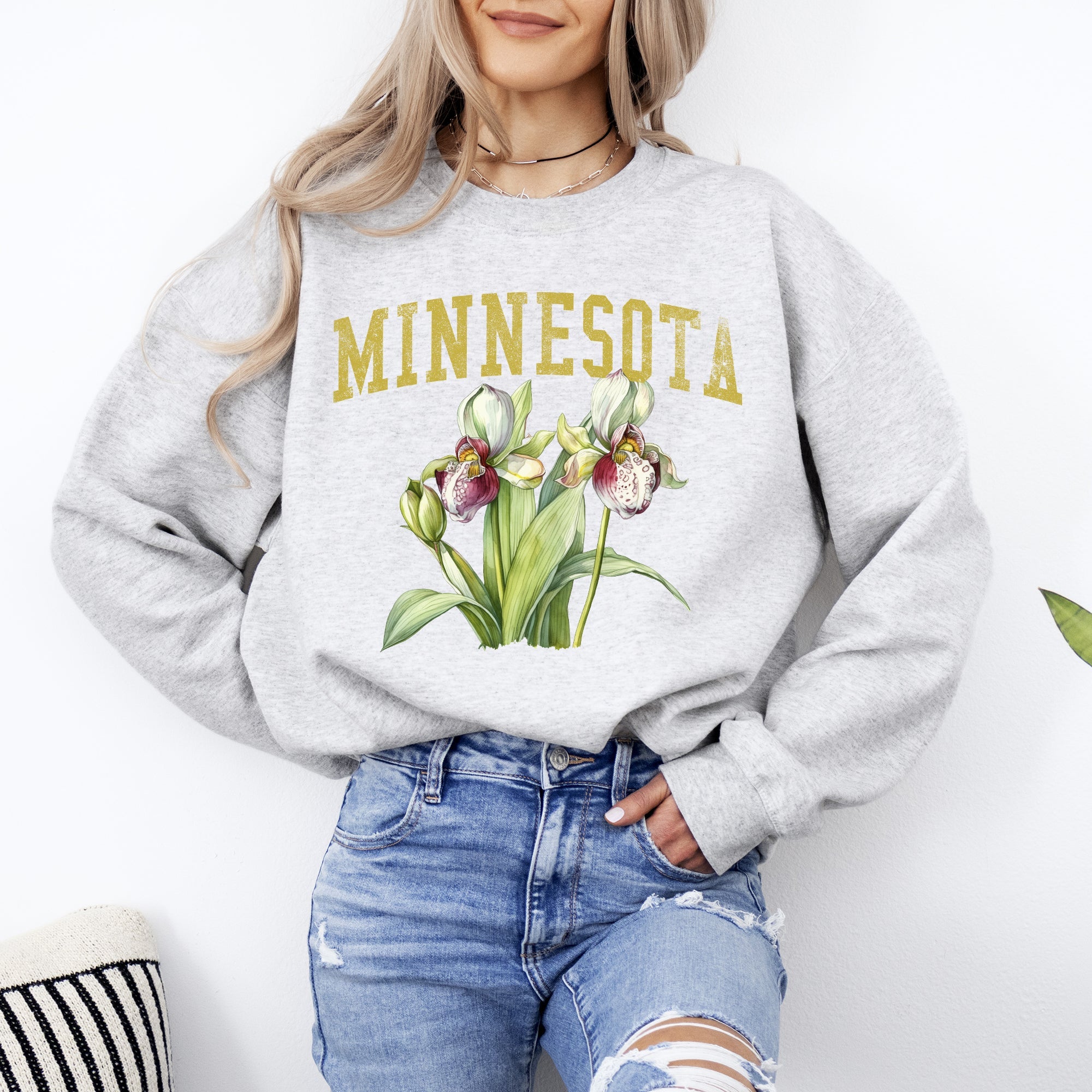 Minnesota State Flower Botanical Illustration Emblem Artwork For State Lovers Sweatshirt
